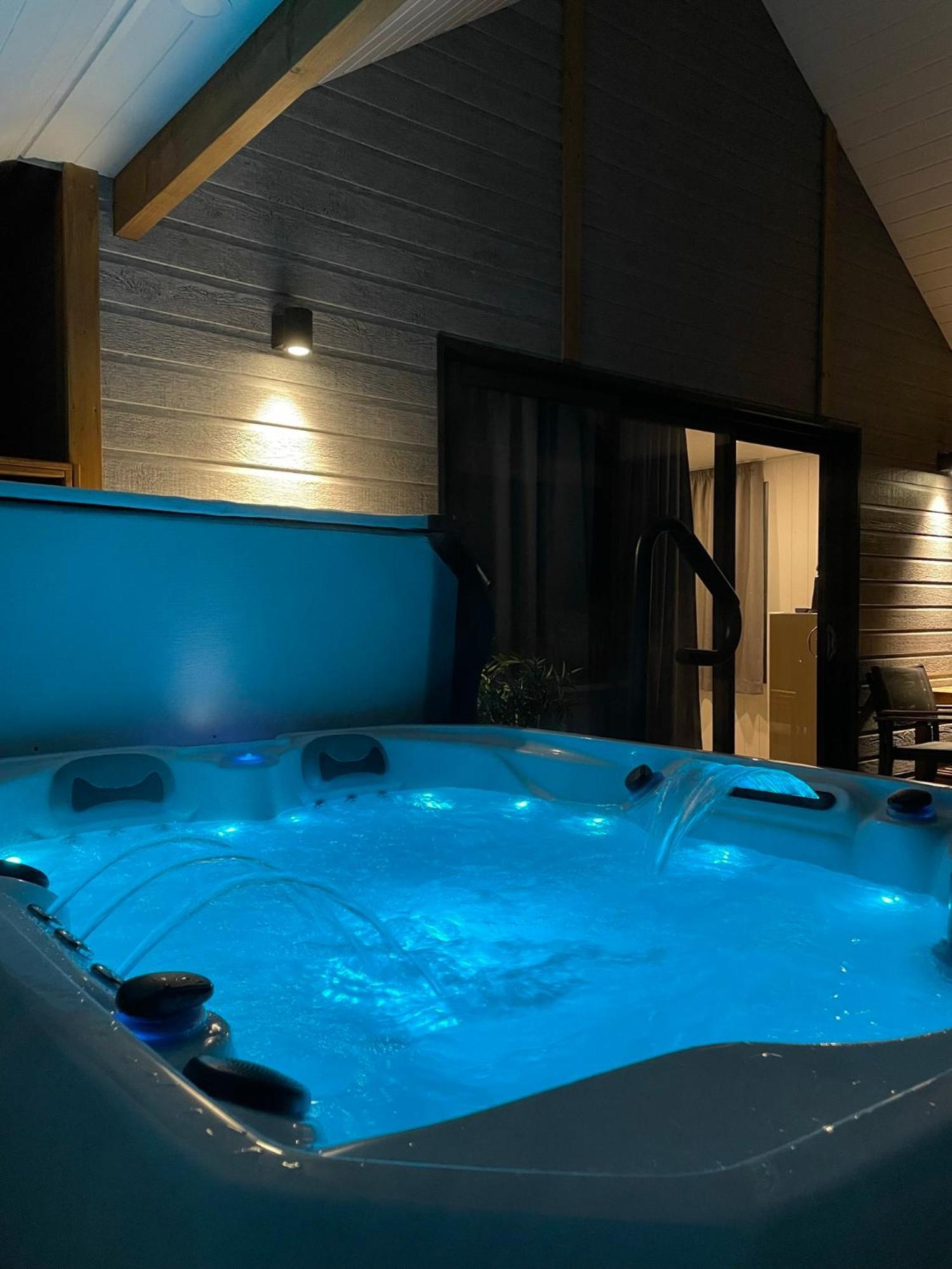Hotel Domaine Les 2 Mondes Aydat Exterior foto